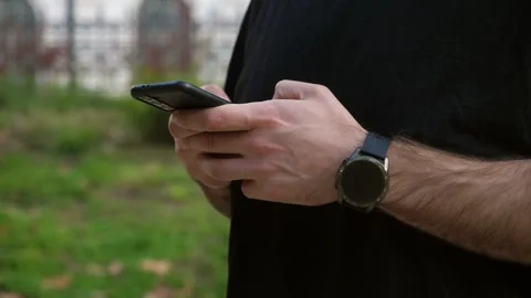 Close Up of Hands Typing Message on Smartphone Screen 스톡 동영상 328644496