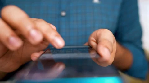 Close-up of hands typing on a smartphone screen Vídeo Stock 315981818