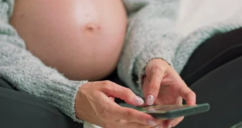 Close up of hands typing a text message on mobile phone. Young pregnant woman 動画素材 152330758