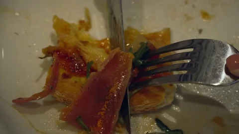 Close up of hands of unknown woman slice piece of pizza cut in the plate eati Video stock 221456350