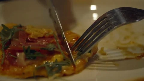 Close up of hands of unknown woman slice piece of pizza cut in the plate eati Video stock 221456354