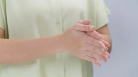 Close up hands use cleaning foam to clean hands Vídeos de archivo 242829970