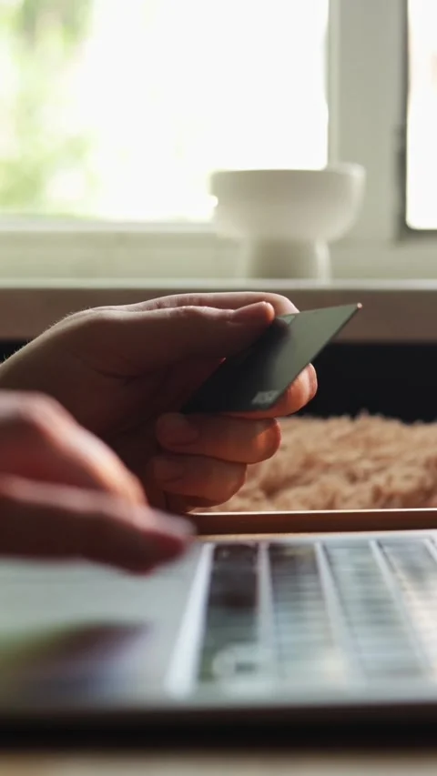 Close-up of hands using credit card for online shopping on laptop Stock-Footage 343838143