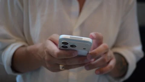 Close-Up of Hands Using Smartphone Indoors, Solving... Vídeo Stock 334437178