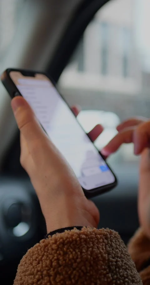 Close-up of hands using a smartphone in vertical orientation, typing... Vidéo 319883499