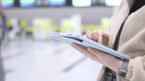 Close-up of hands using tablet in airport 库存影片 339494274