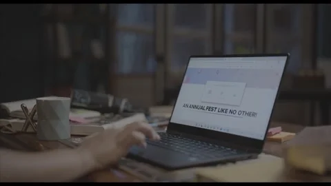 Close-up of hands using trackpad on modern laptop in home office. Stock-Footage 330239704