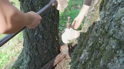 Close-up hands of workers in gloves with hammer hit on rusty pipe in city park. 库存影片 145151771