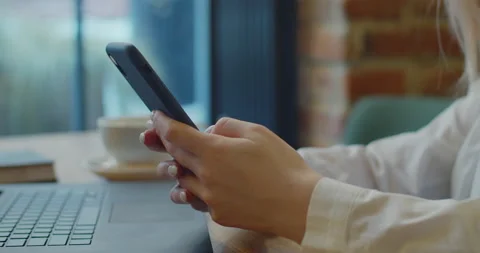 Close-up hands of young woman using mobile phone social media checking email box 스톡 동영상 149986169