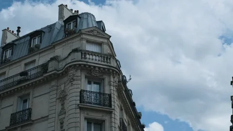 Close up on an Haussmann building under a blue sky in Paris Stock Footage 277012330