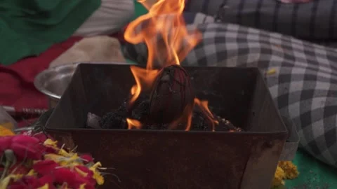 Close up of Havan kund flame, Indian Wedding, Hindu Wedding Rituals background Stockbeeldmateriaal 247058724