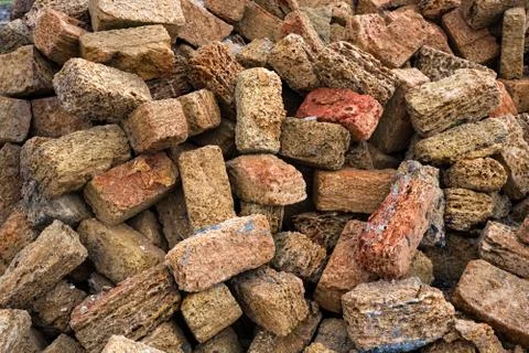 Close up heap of brown shellstone blocks used for building Foto stock