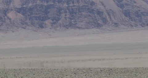 Close up of heat haze effect on desert floor. Mountains at background 스톡 동영상 103466923