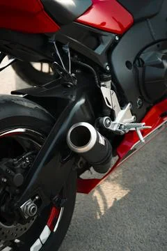 Close-Up of a Heavy Bike's Backside Featuring a Stylish Silencer Foto stock