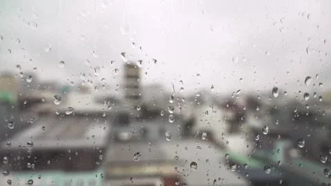 Close up of Heavy Rain drops on the Window Glass withCityscape and Overcast Sky Vidéo 339286051