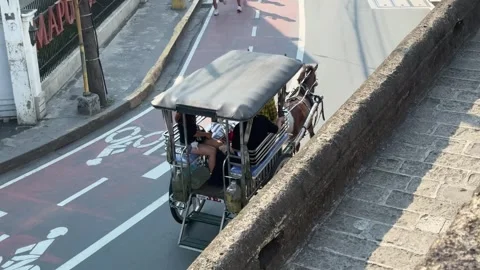Close-up high angle view of a moving kalesa carriage in Intramuros 4K Vídeos de archivo 337457864