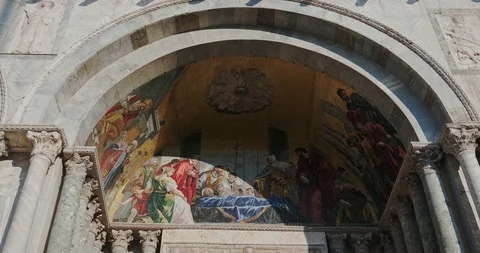 Close up on Historic Art Inside Arch of St Marks Cathedral Venice Italy Vidéo 123592485