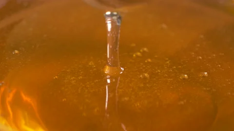 Close Up of Honey Dripping. 4k 스톡 동영상 131270533