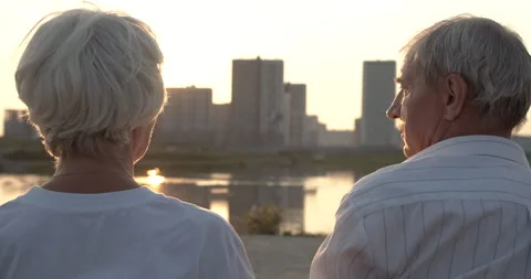 Close-up hug of an elderly couple against the background of a city pond Stock-Footage 135555228
