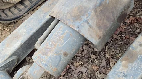 Close-up of hydraulic system and hoses of heavy excavator. 库存影片 332173999