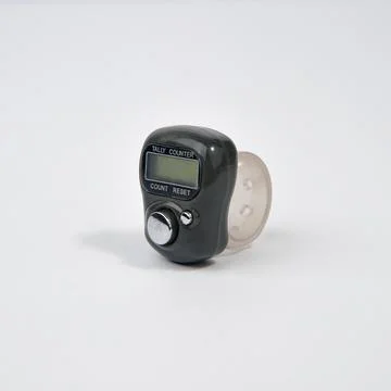 Close-up image of digital prayer beads hand tally counter isolated over white Stock-Fotos