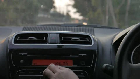 Close up image of driver's hand press button on car radio, listening music du Stock Footage 140412887