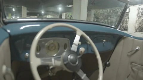 Close-up image of a garage with several old cars. Vídeos de archivo 136137063
