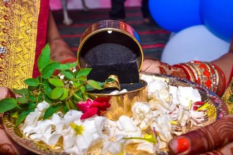 Close Up Image Of Gold Ring Of Bride &amp; Bridegroom On Indian Hindu Marriage Ce Stock Photos