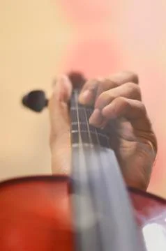 Close up image of hands playing a violin Foto stock