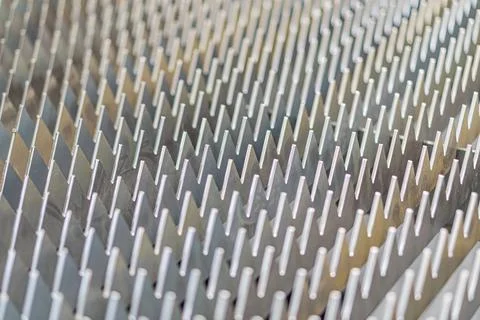 Close-up image of a metal object with uniform, angular spikes, displayed in.. Foto stock