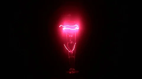 Close-up of the increase and decrease in the glow of an red incandescent lamp. 库存影片 80831303