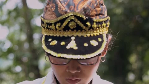 Close Up Indonesian Dancer Face Reveal then Zoom Out to Full Pose Stock Footage 237545136