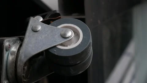 Close-Up of Industrial Caster Wheel Mounted on Metal Frame Vidéo 336983374