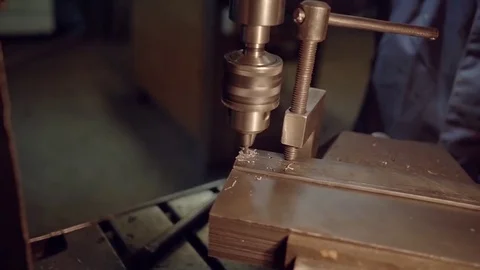 Close-up of industrial worker drilling a hole in a metal bar Vídeos de archivo 70283335