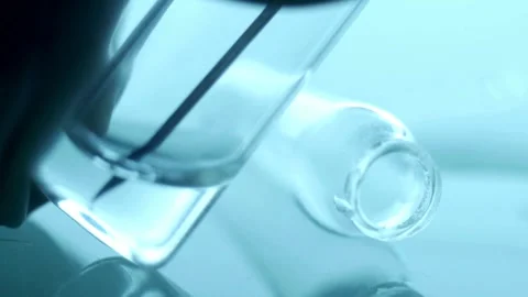 Close Up of injection liquid being in syringe. medical mask and doctor hand 스톡 동영상 336587219