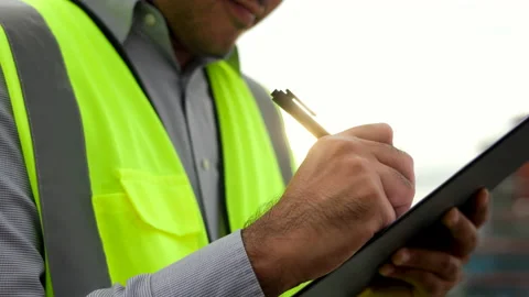 Close up inspector engineer handsome man or architect looking clipboard. 库存影片 164838422