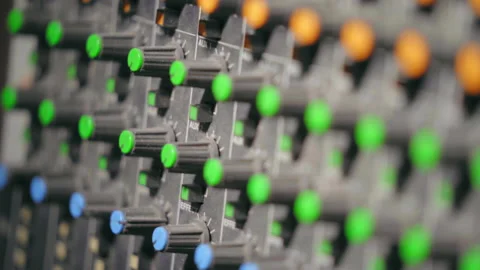 Close up isolated view of the dials and knobs in a professional recording 動画素材 213982401