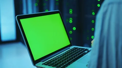 Close-up IT expert running webhosting on laptop, working on greenscreen chroma Stock Footage 121116366