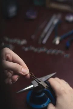 Close up jewelry creating process concept photo Foto stock