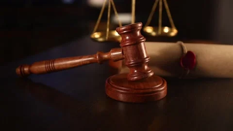 Close up of the Judge hitting Gavel off a block three times in courtroom. Stock Footage 134288739