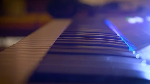 Close up of a keyboard player Stock-Footage 107382993