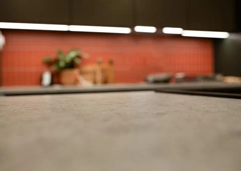 Close up of kitchen countertop with blurred background, shallow depth of field Foto stock