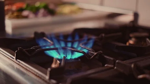 Close up of a kitchen gas stove flames 스톡 동영상 104197375