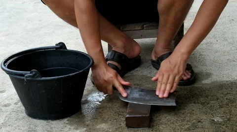 Close-up : Knife sharpener sharpening a meat cleaver Stock-Footage 53286813