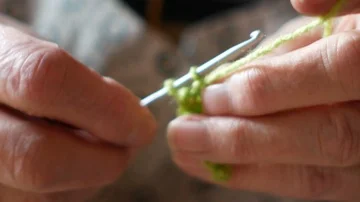 Close up on knitting hands Video stock 85884095