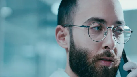 Close Up of Laboratory Scientist in Gloves Talking on Cell Phone Vidéo 331337854
