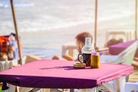 Close up lantern lamp on the table beside the beach, Atmosphere of the sea be Foto stock