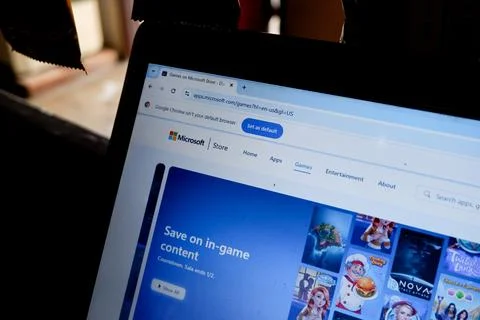 "Close-up of a Laptop Screen Showing the Microsoft Store Website Stock-Fotos