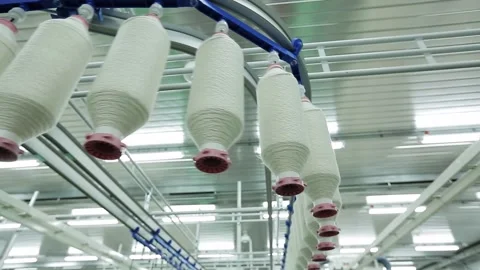 Close-up of large bobbins with cotton threads moving along the conveyor .Textile 스톡 동영상 136222391