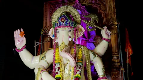 Close Up Of Large Decorated Ganesh Idol With Four Arms Blessing Vídeo Stock 346587906